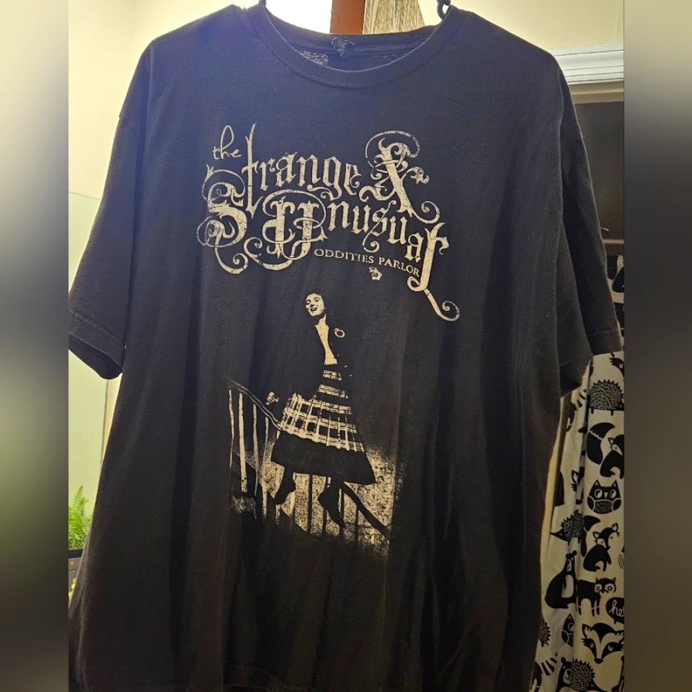 Lydia Deetz Beetlejuice Strange and Unusual Oddities Shop Black tshirt XL